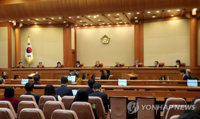 병역의무자 국적이탈 기간 제한 공개변론 헌법재판소는 지난해 12월 서울 종로구 헌법재판소 대심판정에서 재미교포 2세 A씨가 국적법 12조 2항 등에 관해 청구한 헌법소원심판 사건 공개변론을 열었다. [연합뉴스 자료사진]